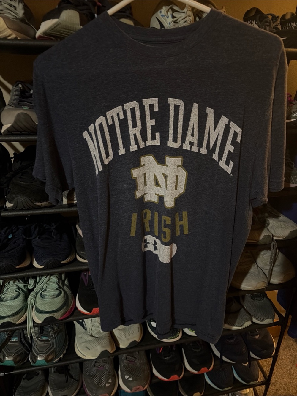 NOTRE DAME FIGHTING IRISH SHIRT UNDER ARMOUR MENS MEDIUM